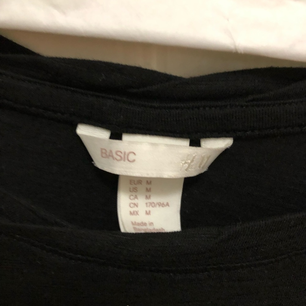 Black H&M basic tee - Picture 2 of 2